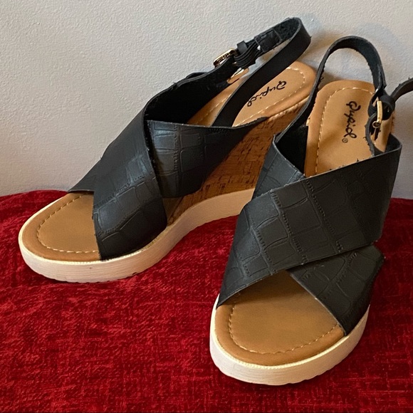 Qupid Black Faux Leather Wedge Size 8 - Picture 2 of 6